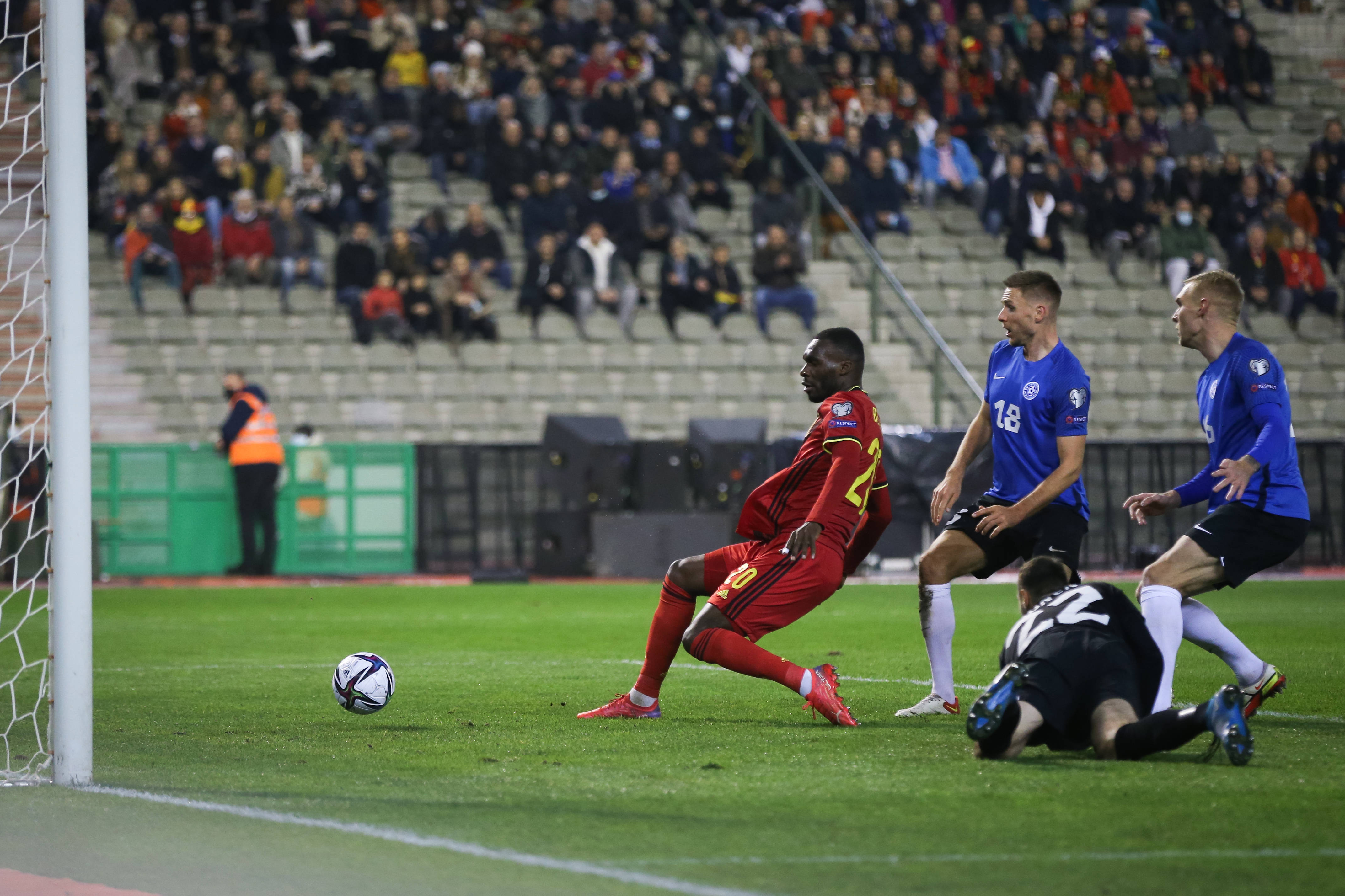 关于比利时大胜爱沙尼亚，提前锁定出线资格的信息