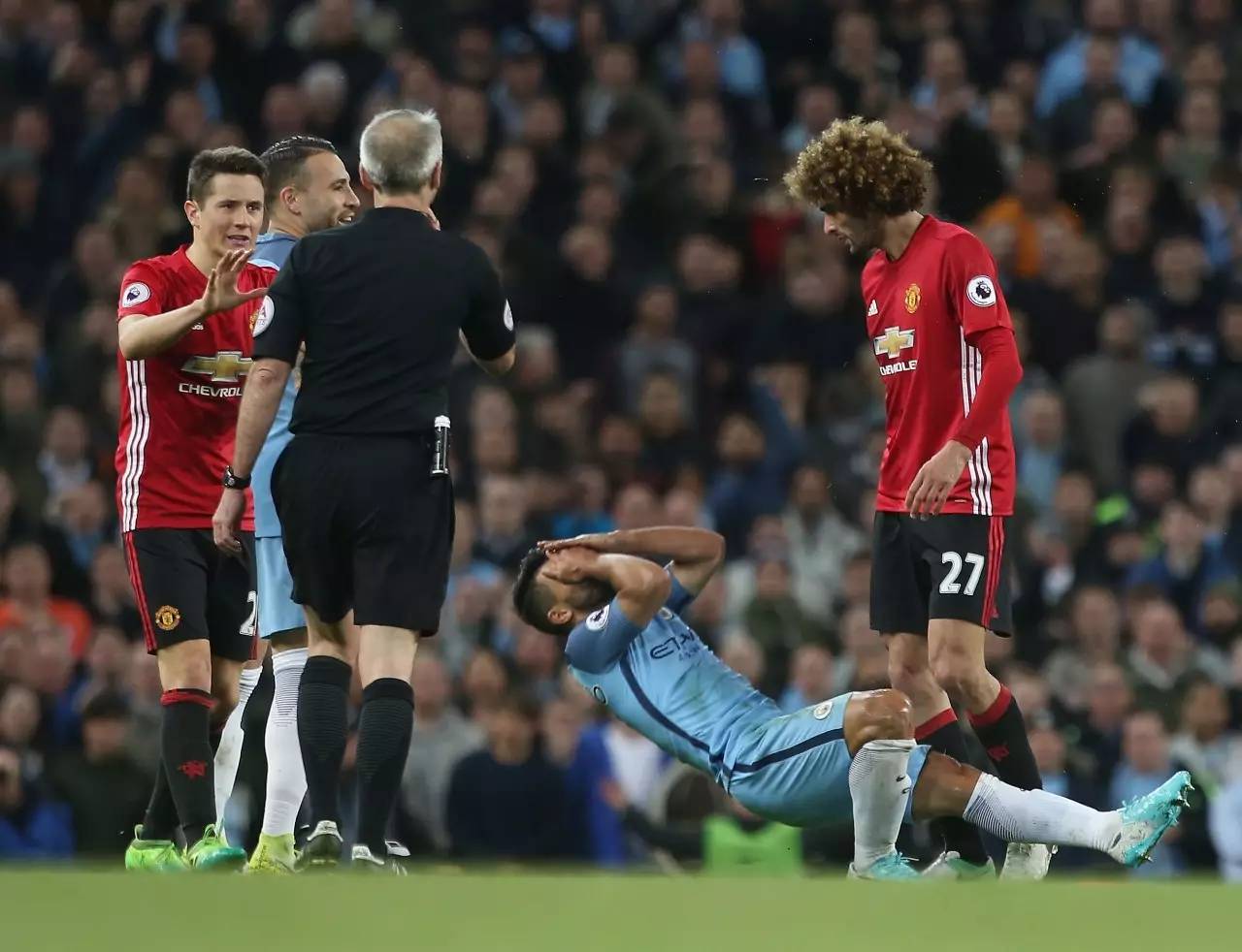 包含里尔客场逼平阿莱日，保持不败纪录的词条