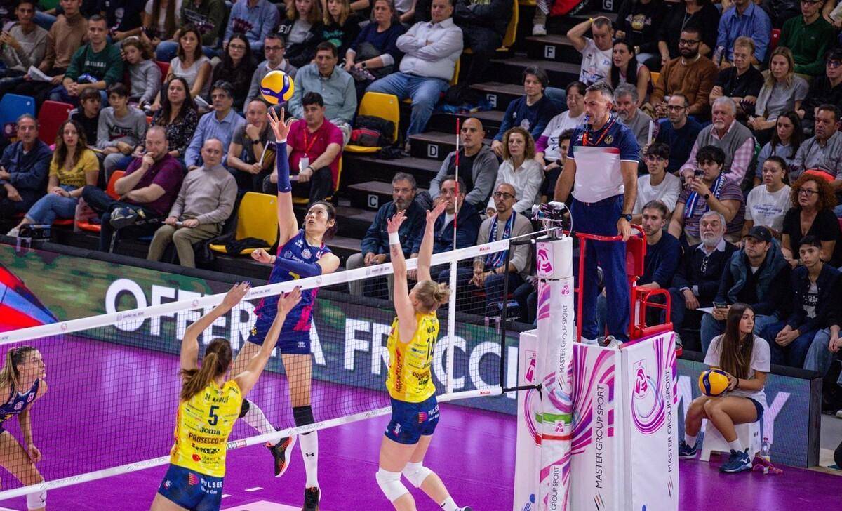 包含富力引入国际名帅，打造更具竞争力阵容的词条