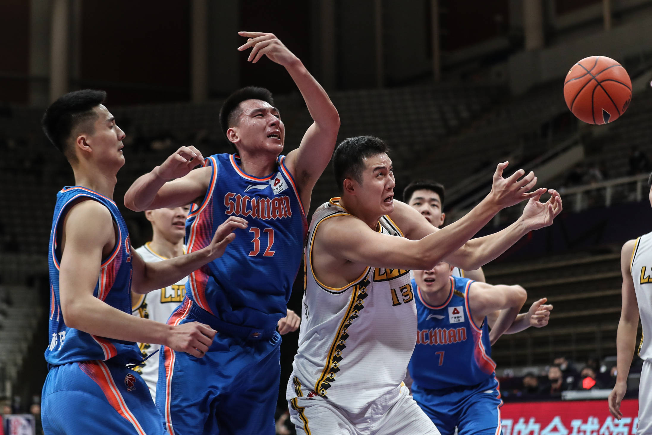 关于广厦男篮奋力拼搏,成功晋级下轮比赛!的信息 关于广厦男篮奋力拼搏,成功晋级下轮比赛!的信息