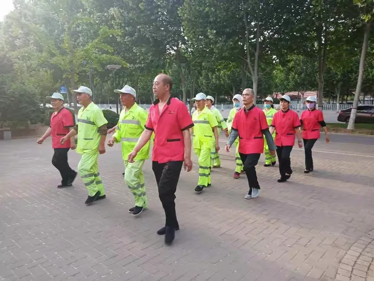 步步为营！队伍稳扎稳打称霸竞技场的简单介绍