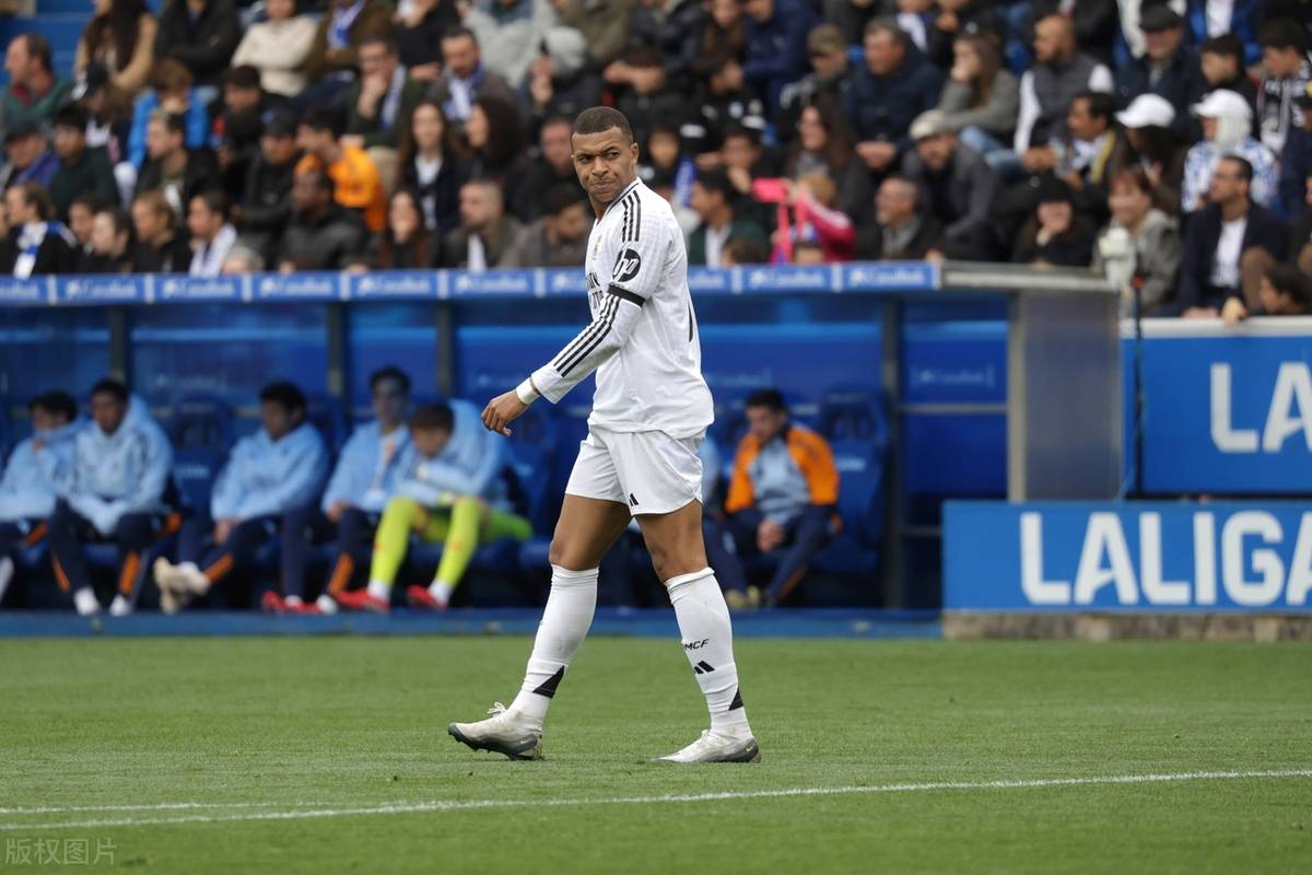 阿根廷险胜巴萨,姆巴佩乌龙送礼美洲杯 阿根廷险胜巴萨,姆巴佩乌龙送礼美洲杯