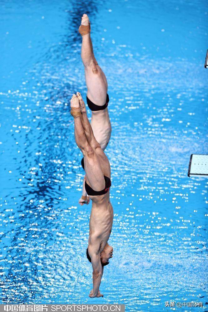 关于金牌争夺！跳水项目决赛秀出高难度动作的信息
