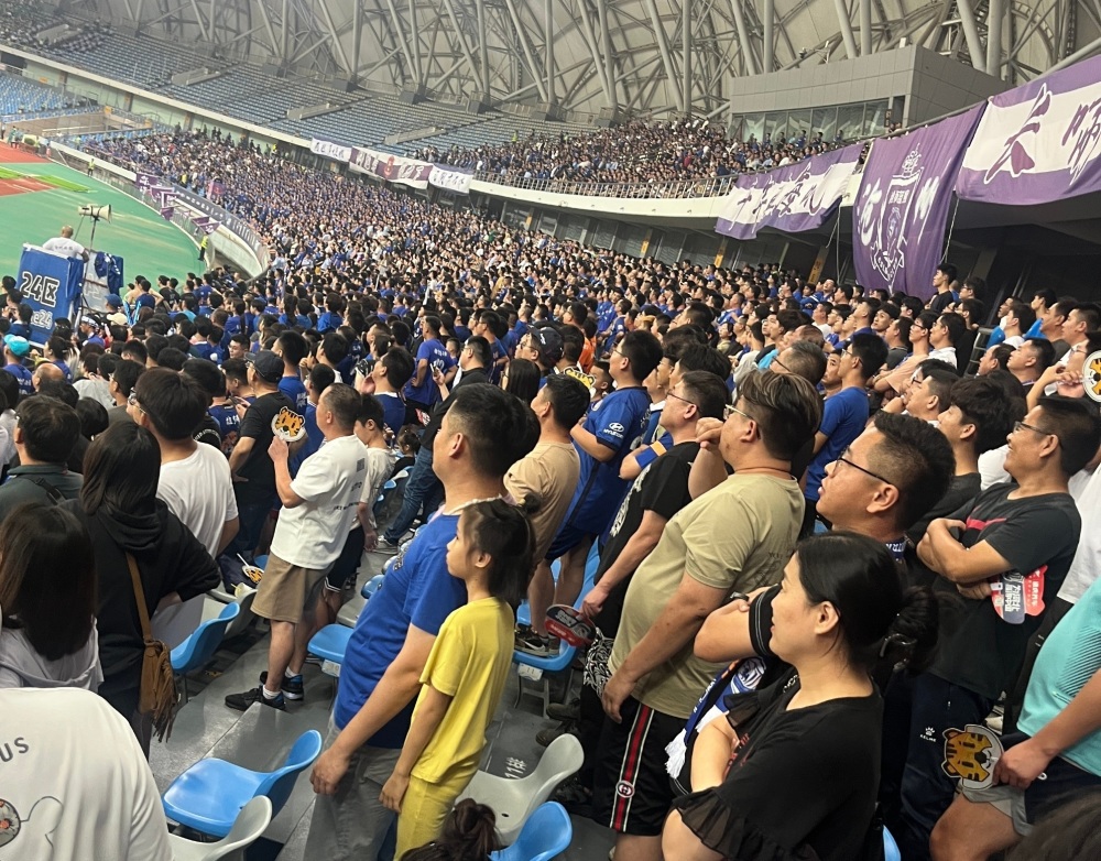 雄狮客场大胜暴龙，迎来季后赛席位的简单介绍