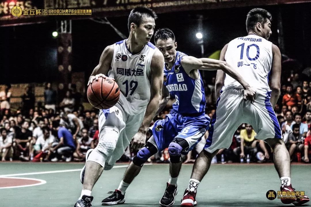 一场经典之战！英雄联盟点燃球迷热情的简单介绍